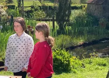 Stephane marie explique les plantes aux enfants